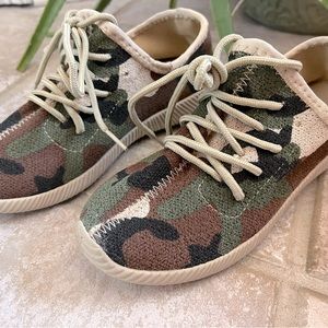 NEW! Women’s QUPID Camo shoes - Size 6 - NEW